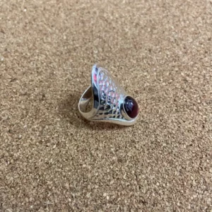 Bague Touareg Femme en Argent Massif – Martelée avec Pierre Grenat